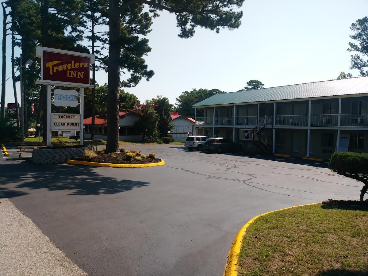 Traveler's Lodge *